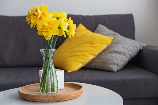A vase of daffodils 