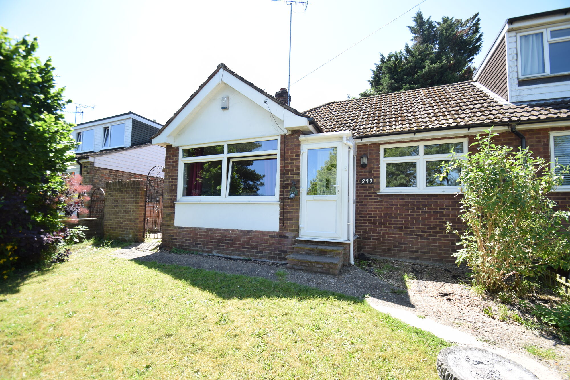 2 bedroom detached bungalow to rent, Available now Boundary Road, Loudwater, HP10, main image
