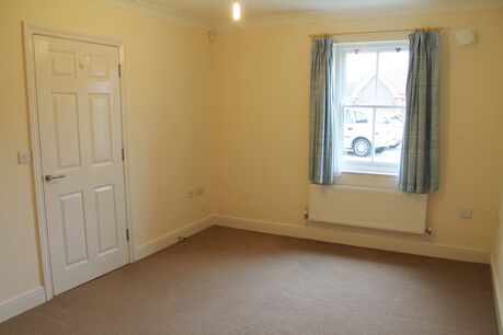 2 bedroom mid terraced house to rent, Available from 04/12/2023