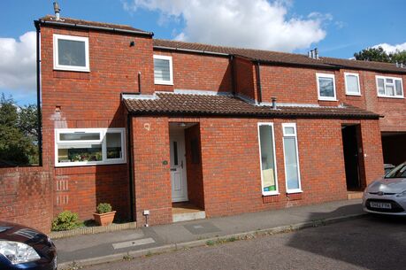 2 bedroom mid terraced house to rent, Available from 26/06/2024