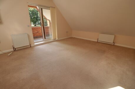 2 bedroom  flat to rent, Available from 14/05/2024
