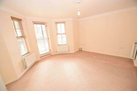 2 bedroom  flat to rent, Available from 19/06/2024