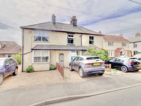 2 bedroom semi detached property to rent, Available from 19/04/2024