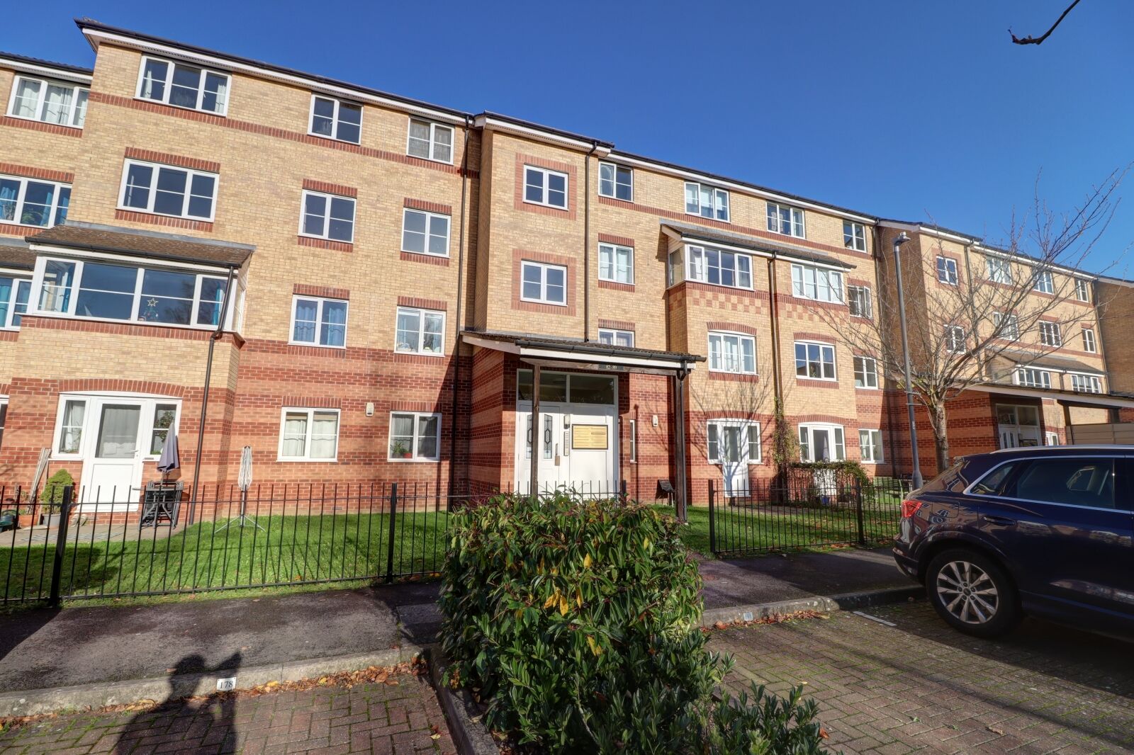 2 bedroom  flat to rent, Available now Peatey Court, Princes Gate, HP13, main image