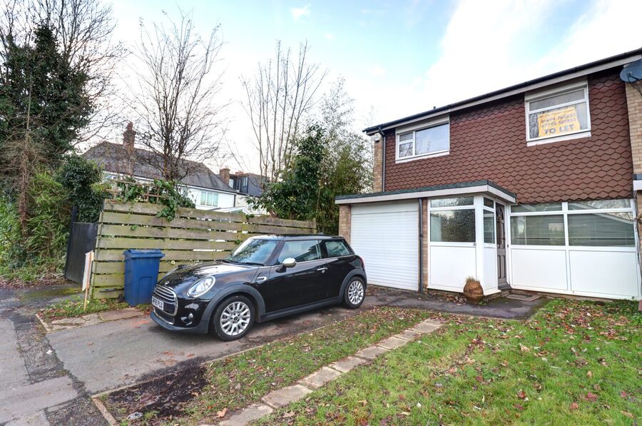 4 bedroom semi detached house to rent, Available now