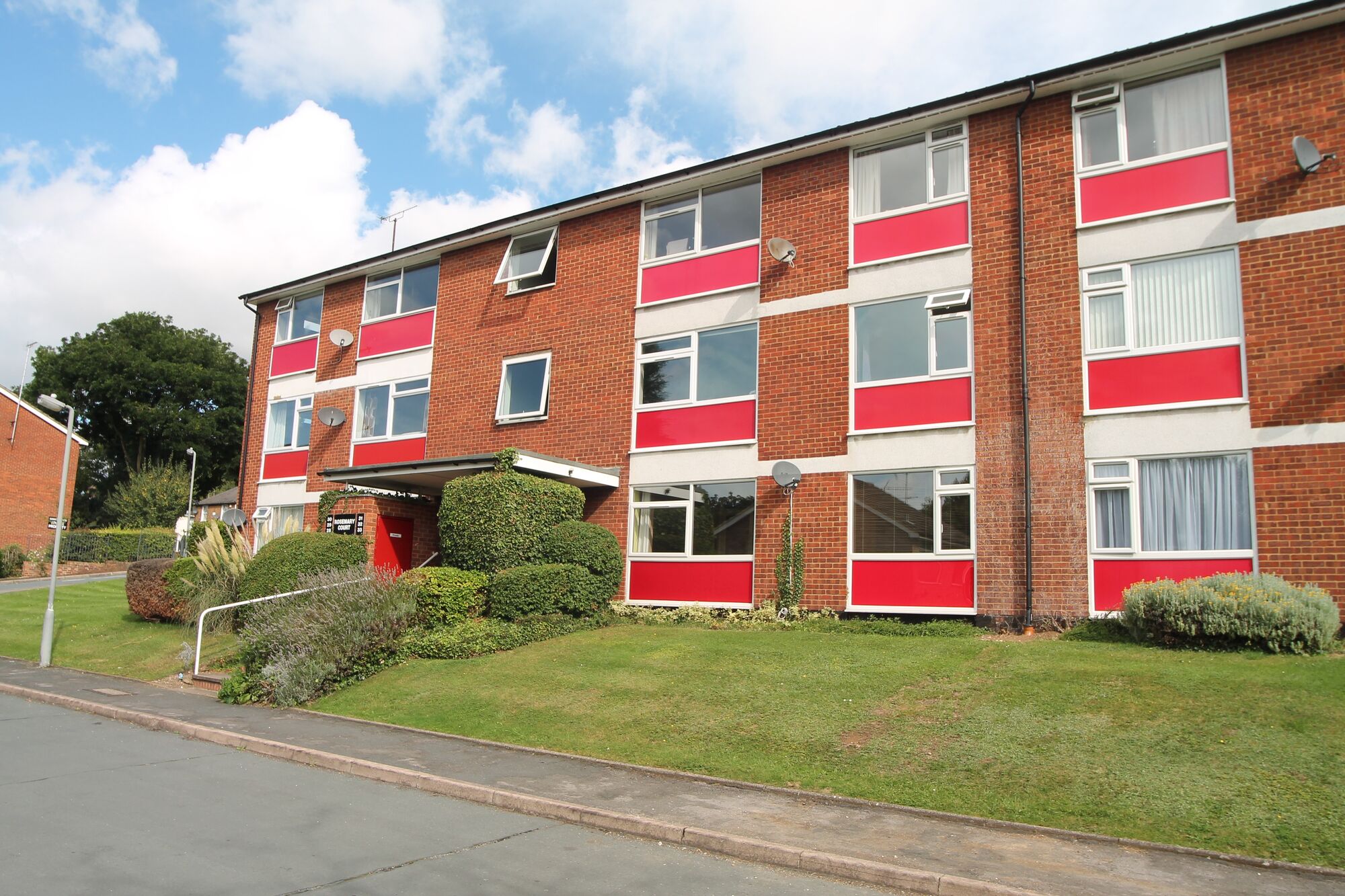 2 bedroom  flat to rent, Available now Rosemary Close, High Wycombe, HP12, main image