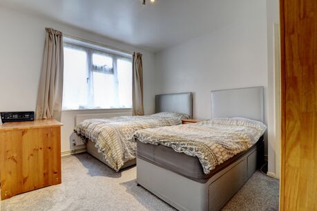 2 bedroom  maisonette for sale
