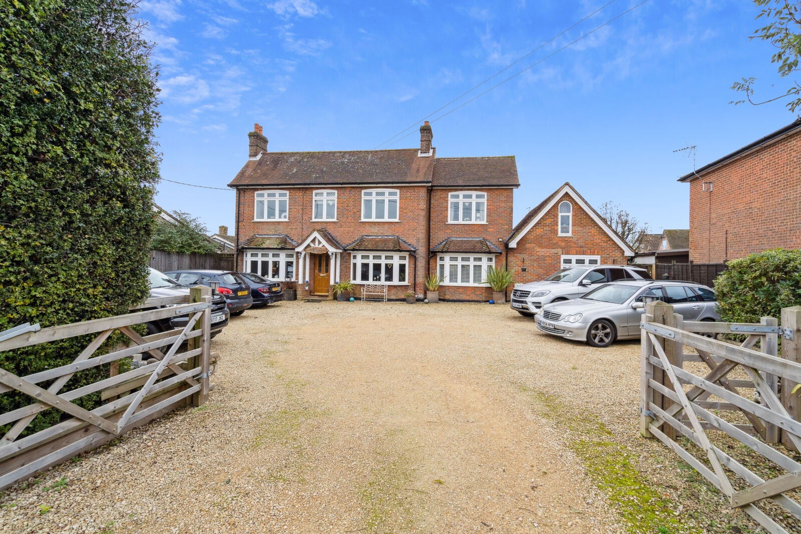 5 bedroom detached house for sale Pond Approach, Holmer Green, HP15, main image