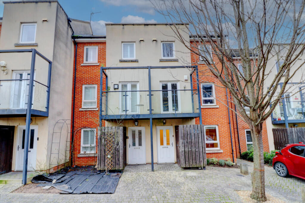 3 bedroom mid terraced house for sale Tadros Court, High Wycombe, HP13, main image