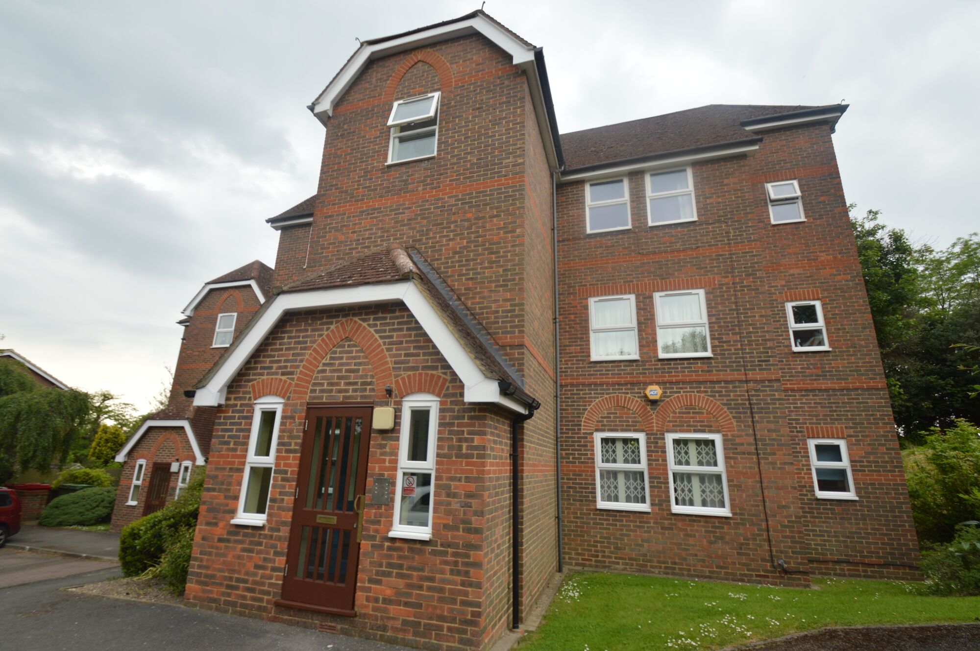 3 bedroom  flat to rent, Available now Malmers Well Road, High Wycombe, HP13, main image