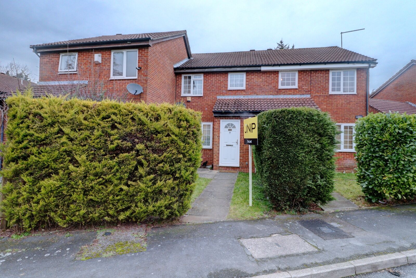 3 bedroom mid terraced house to rent, Available from 12/03/2024 Lansdowne Way, High Wycombe, HP11, main image