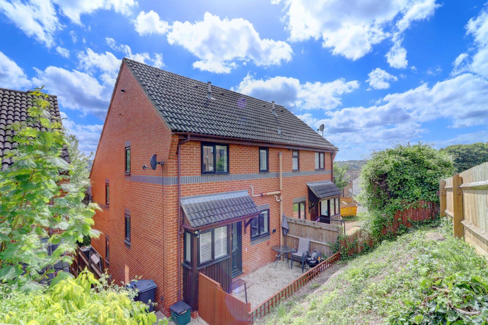 1 bedroom end terraced house to rent, Available now Garratts Way, High Wycombe, HP13, main image
