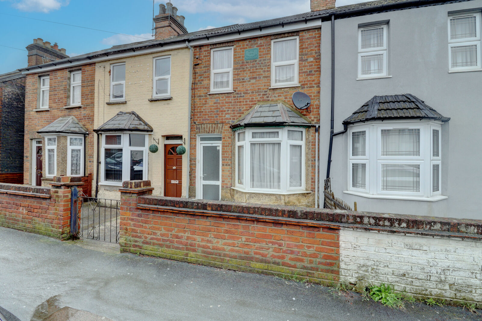 3 bedroom mid terraced house for sale Dashwood Avenue, High Wycombe, HP12, main image