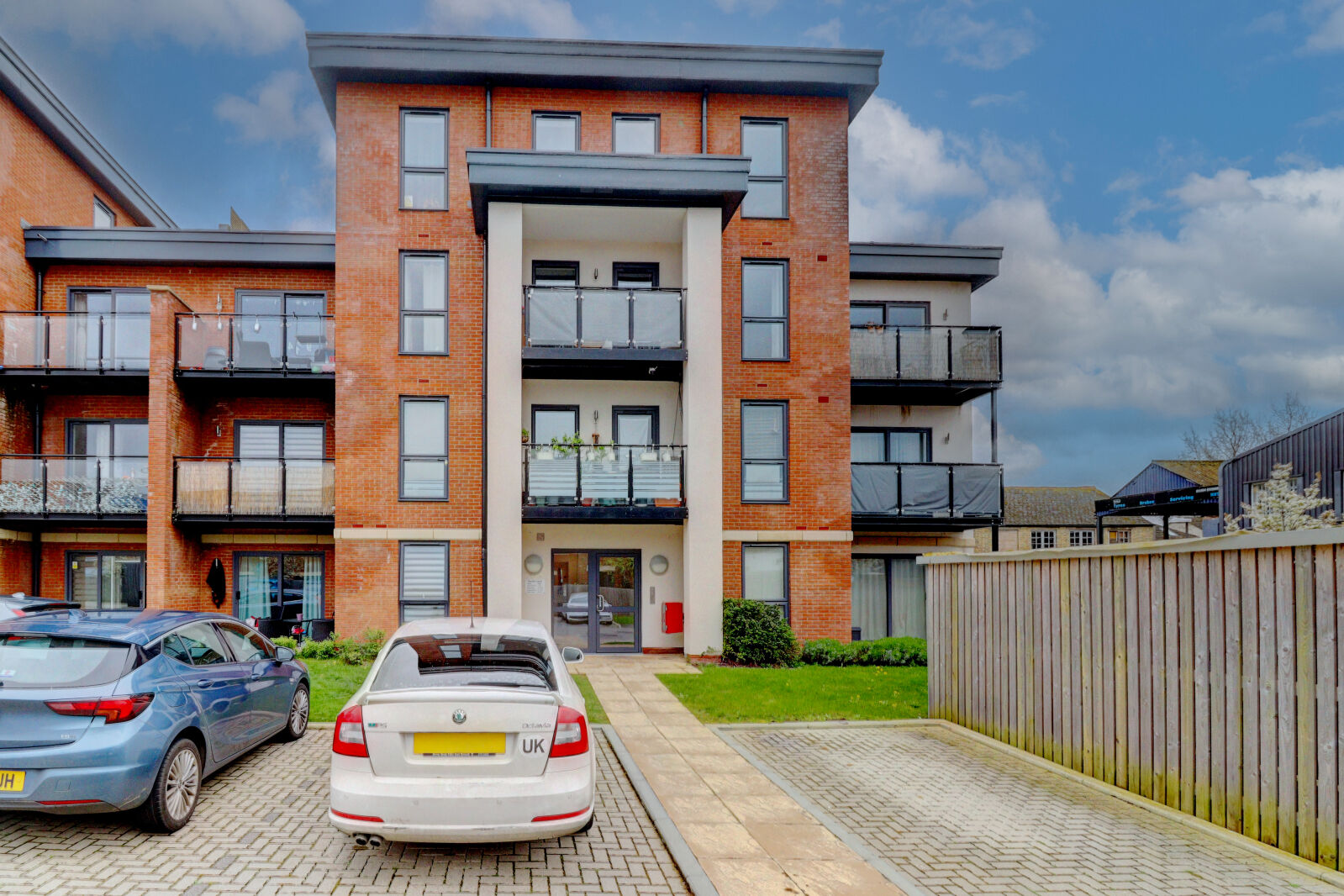2 bedroom  flat for sale Warbler Way, High Wycombe, HP12, main image