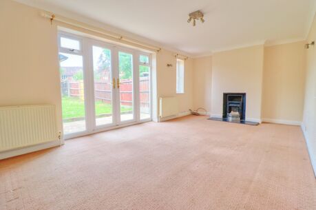 3 bedroom mid terraced house to rent, Available now