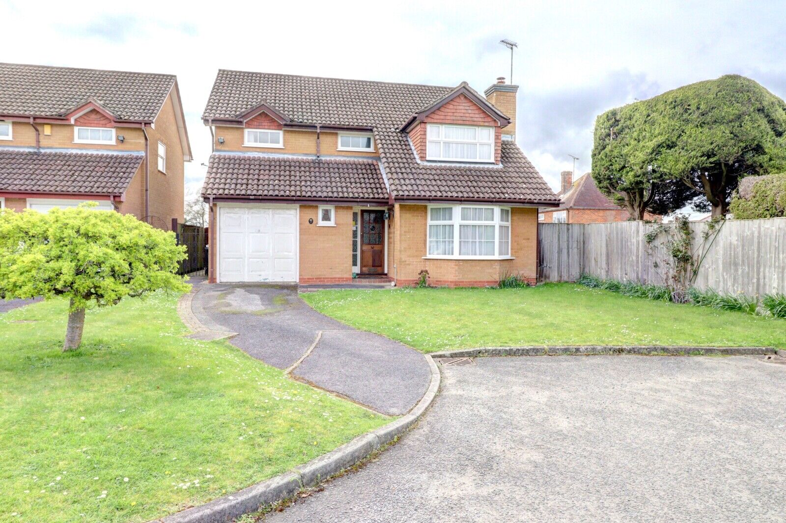 4 bedroom detached house for sale Dean Way, Holmer Green, HP15, main image