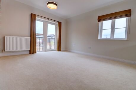3 bedroom  flat to rent, Available now