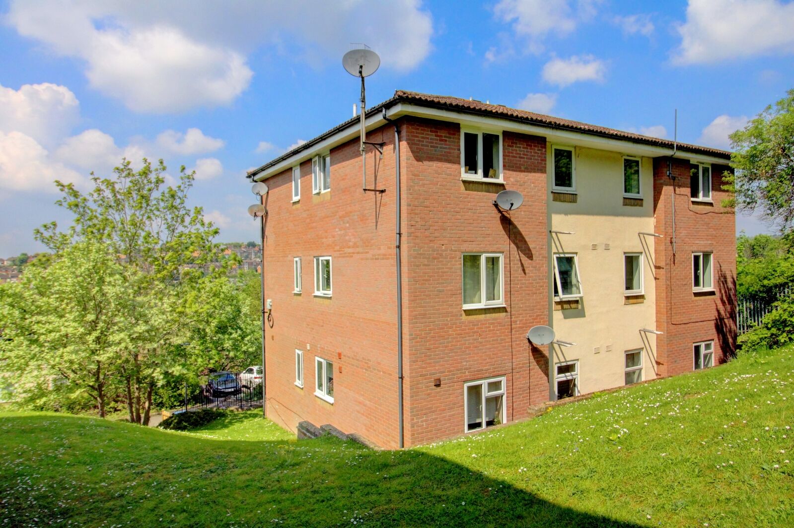 2 bedroom  flat for sale Lingfield Close, High Wycombe, HP13, main image
