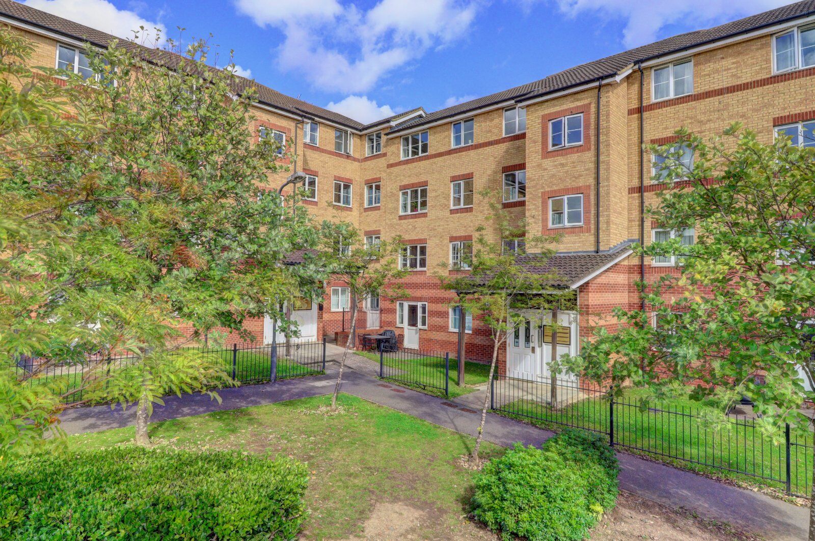 1 bedroom  flat for sale Peatey Court, Princes Gate, HP13, main image