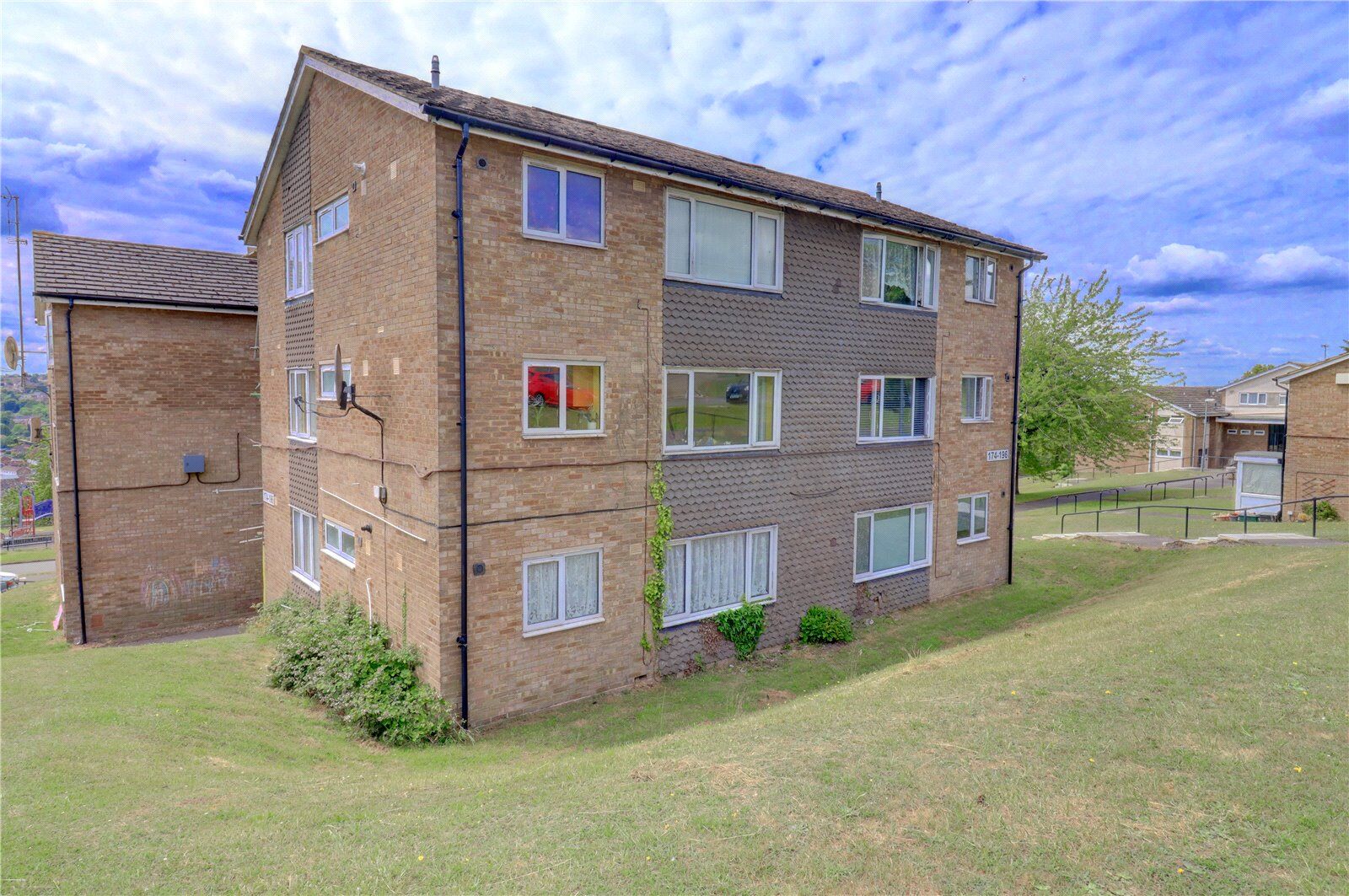 2 bedroom  flat for sale The Pastures, High Wycombe, HP13, main image