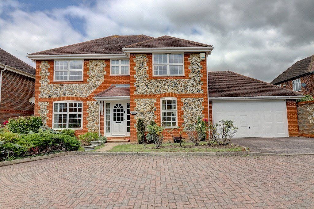 4 bedroom detached house for sale Grovers Court, Wycombe Road, HP27, main image