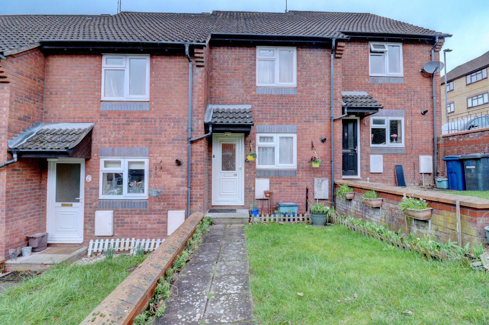 2 bedroom mid terraced house for sale The Pentlands, High Wycombe, HP13, main image