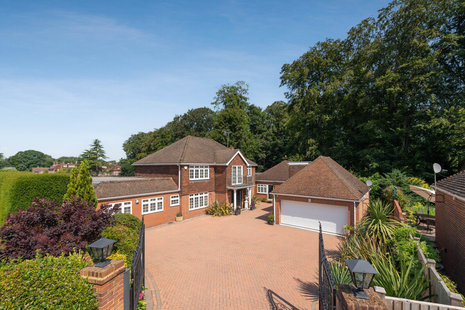 7 bedroom detached house for sale Wallingford Gardens, Daws Hill, HP11, main image