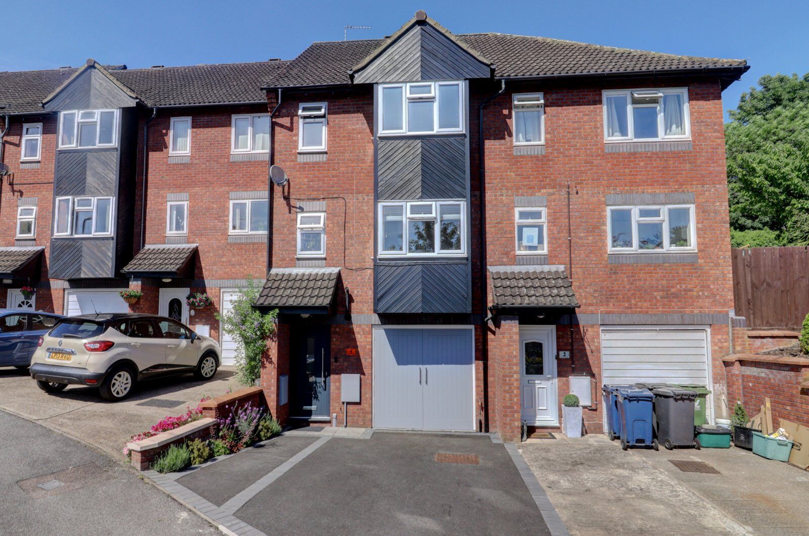 3 bedroom mid terraced house for sale The Pentlands, High Wycombe, HP13, main image