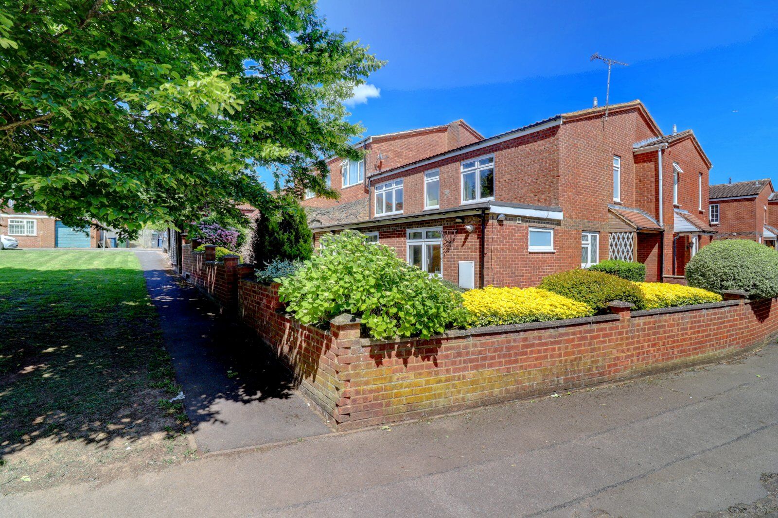 4 bedroom end terraced house for sale Shrimpton Road, High Wycombe, HP12, main image