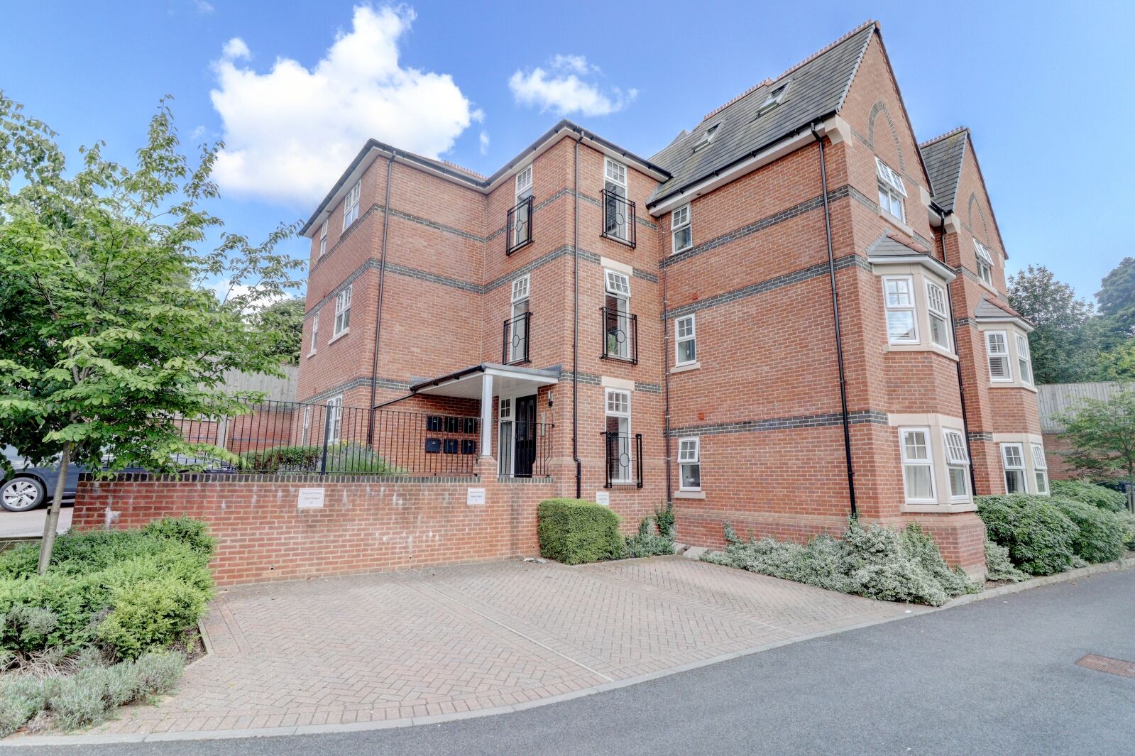 2 bedroom  flat for sale Fair Acre, High Wycombe, HP13, main image