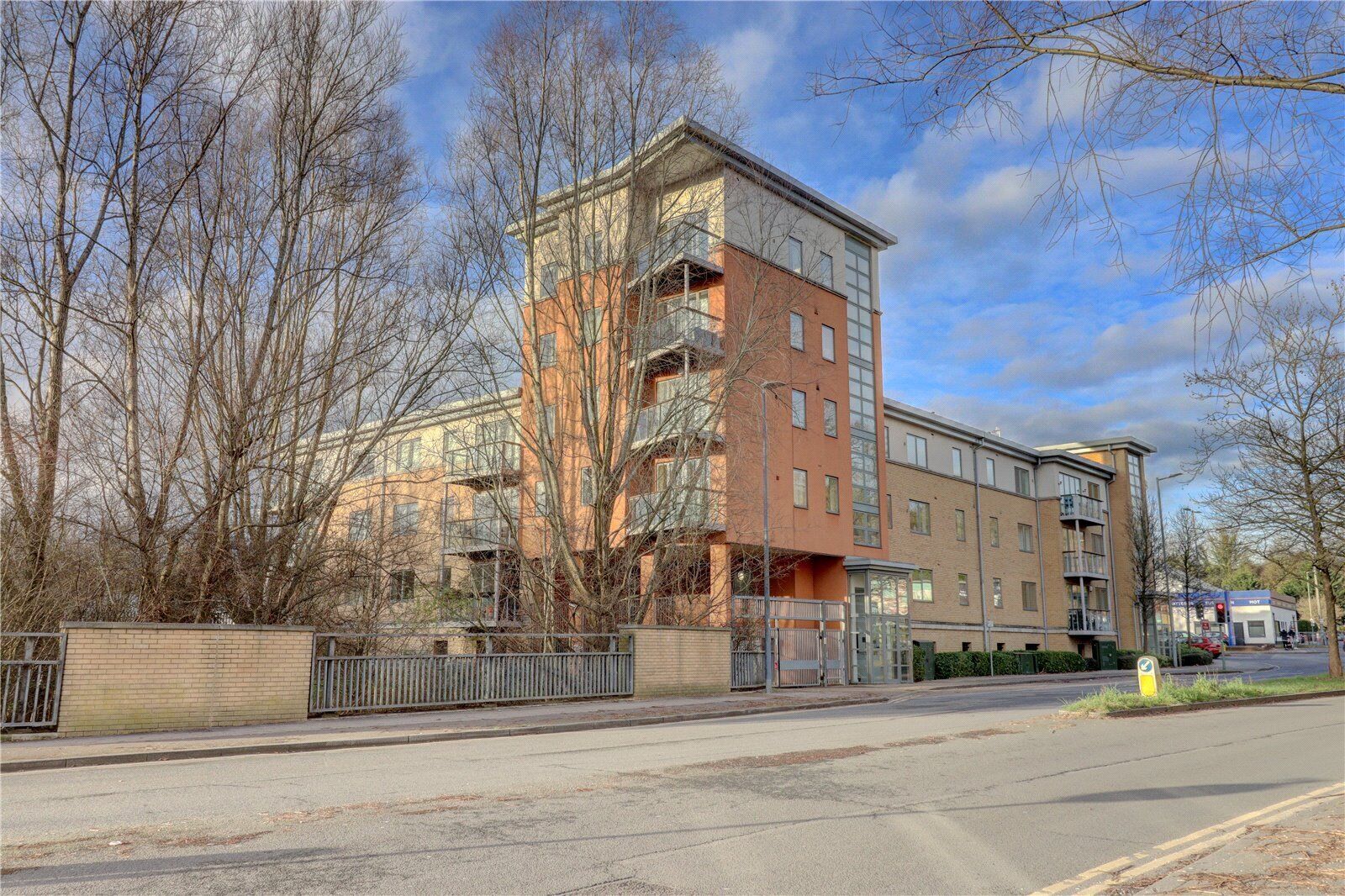 2 bedroom  flat to rent, Available now Ryemead Boulevard, High Wycombe, HP11, main image
