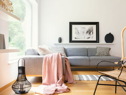 A nicely decorated living area